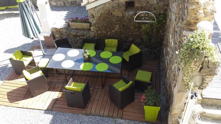 Gite Du Chateau Eclassan Exterior photo